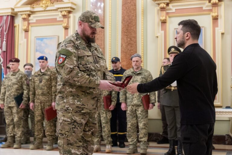 Zelenskiy dit que l'accord des minéraux américains doit inclure des garanties militaires