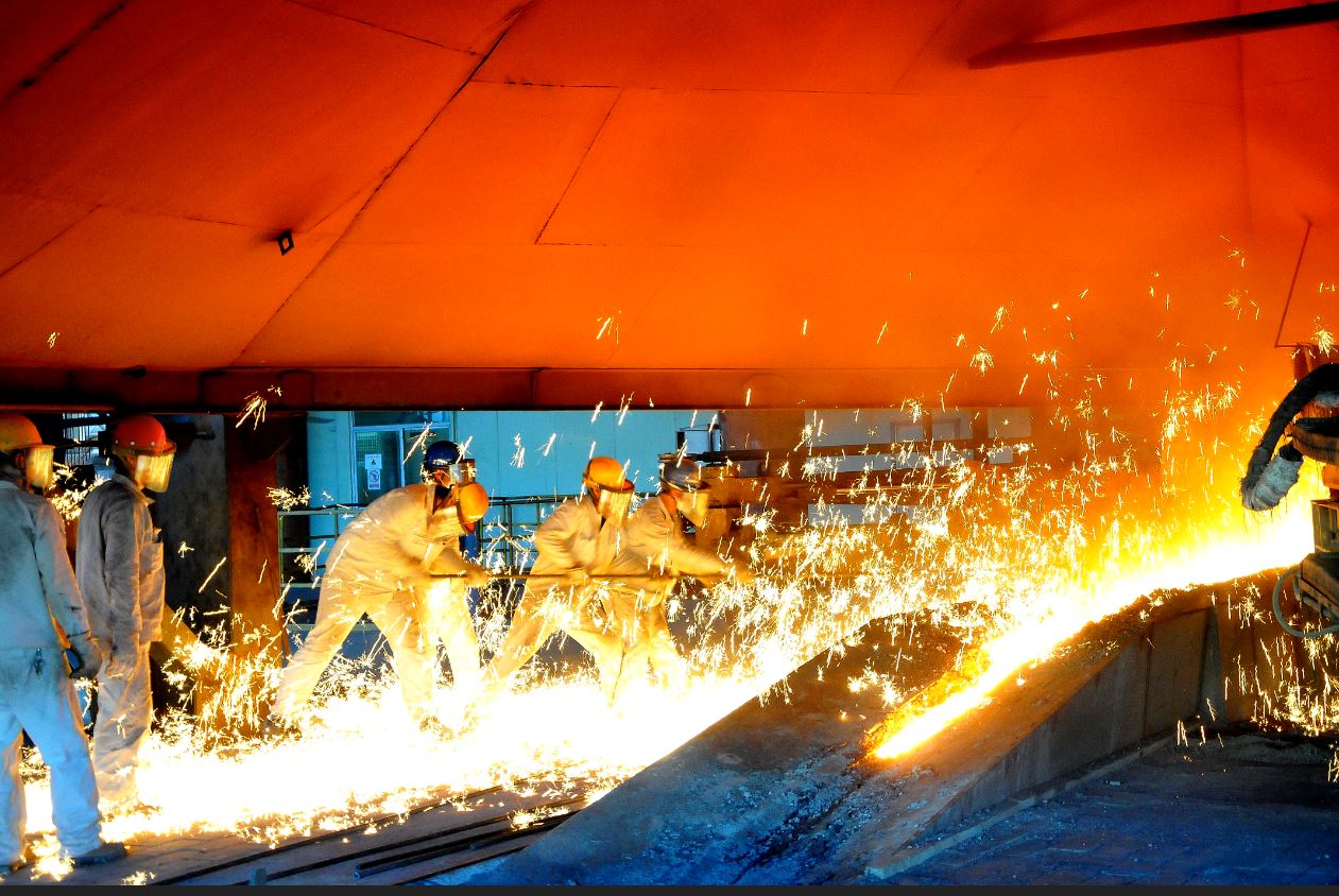 Les mineurs nickel indonésiens travaillant pour lancer un échange de métaux local en 2026