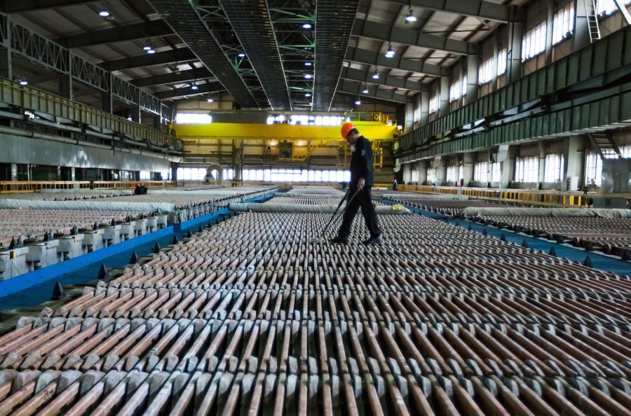Le cuivre hausse les épaules de la morosité mondiale alors que les acheteurs chinois serrent l'approvisionnement