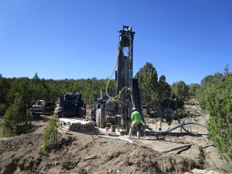 Battre de surtension approuvée pour une exploration élargie au Nevada Lithium Project