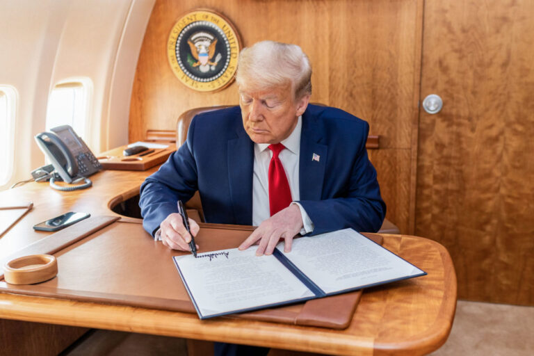 Trump pour étendre la production minérale critique en utilisant des pouvoirs en temps de guerre