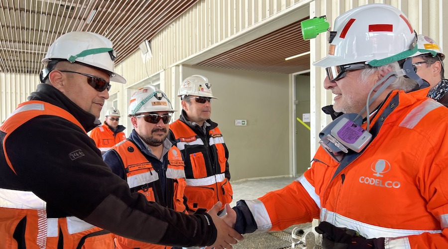 Codelco vise la gamme de sortie supérieure de l'extrémité de cuivre, les plans reviennent au marché obligataire, dit le PDG