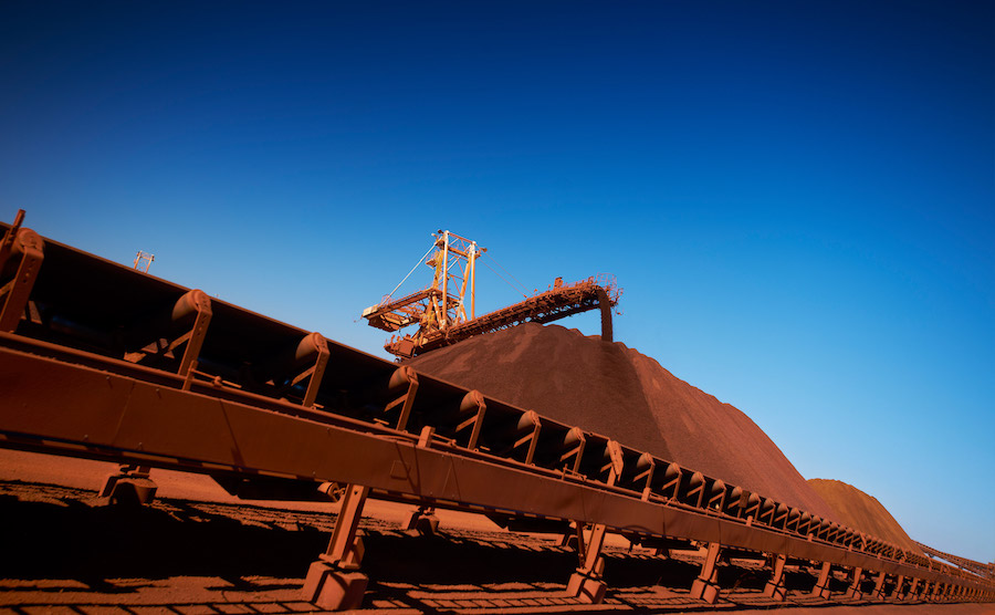 BHP a considéré la séparation du minerai de fer, charbon: Reuters