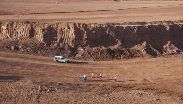Orano explore la vente des actifs d'uranium du Niger, Rapports FT
