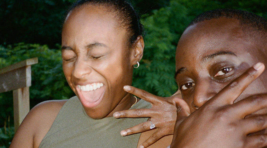 De Beers, Campagne de lancement de Signet pour attirer les jeunes vers les diamants