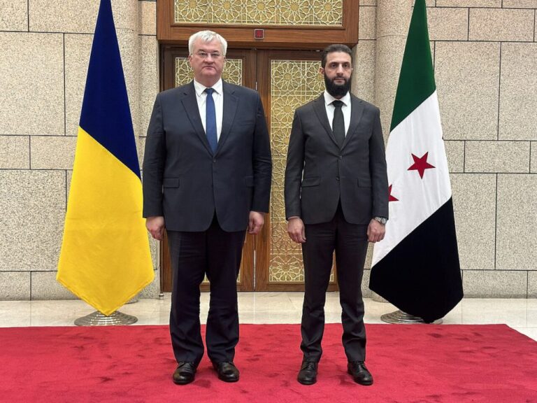 La Syrie lance les minéraux de type Ukraine.