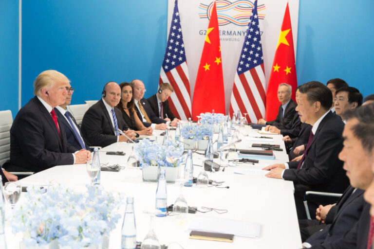 Le prix de l'or diminue de plus de 1% sur l'optimisme des discussions commerciales américaines-chinoises