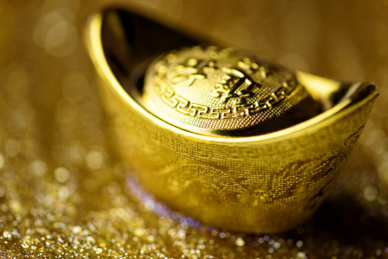 Les prix de l'or se rassemblent à deux semaines de plus alors que la Chine reprend le trading