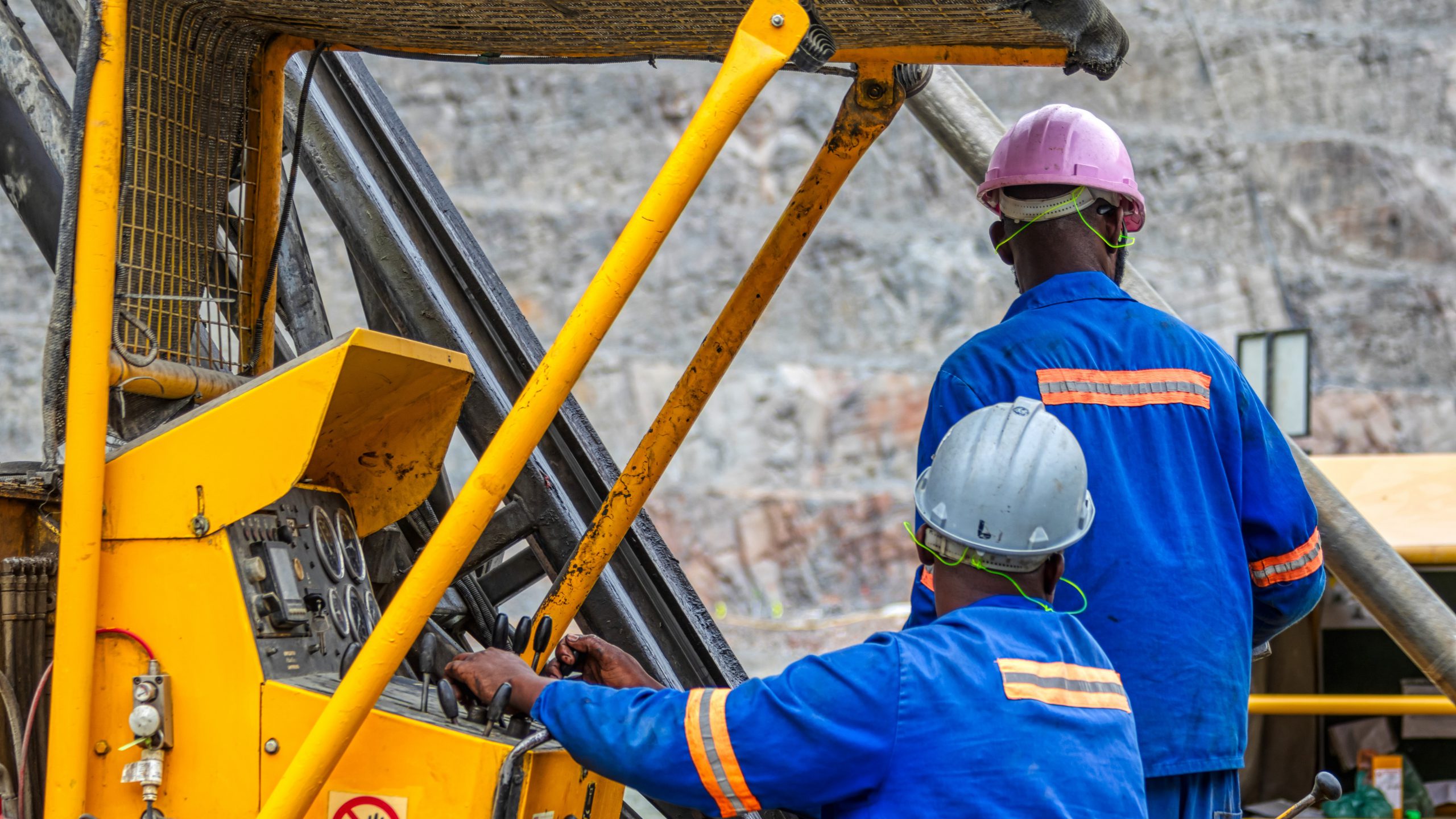 Kuvimba Mining au Zimbabwe demande 950 millions de dollars de financement