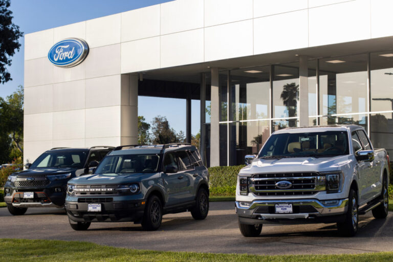 Le PDG de Ford dit que l'approvisionnement en terres rares est «quotidien» après l'arrêt de l'usine