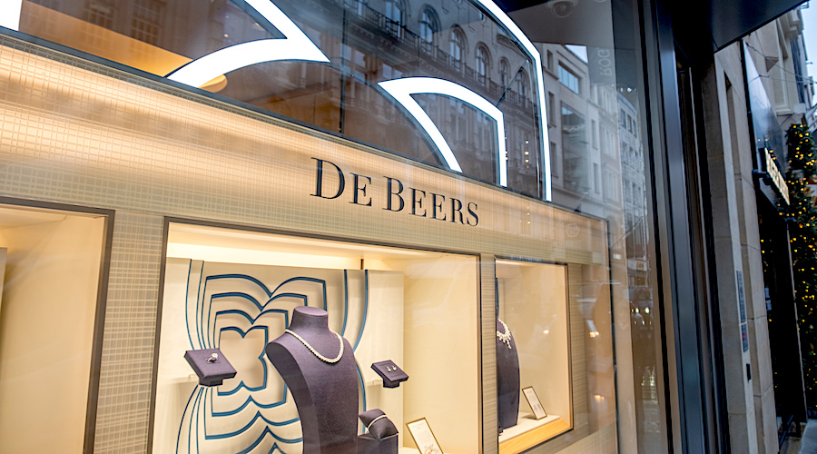 Les anciens PDG de De Beers cercle le géant du diamant à l'approche de la vente