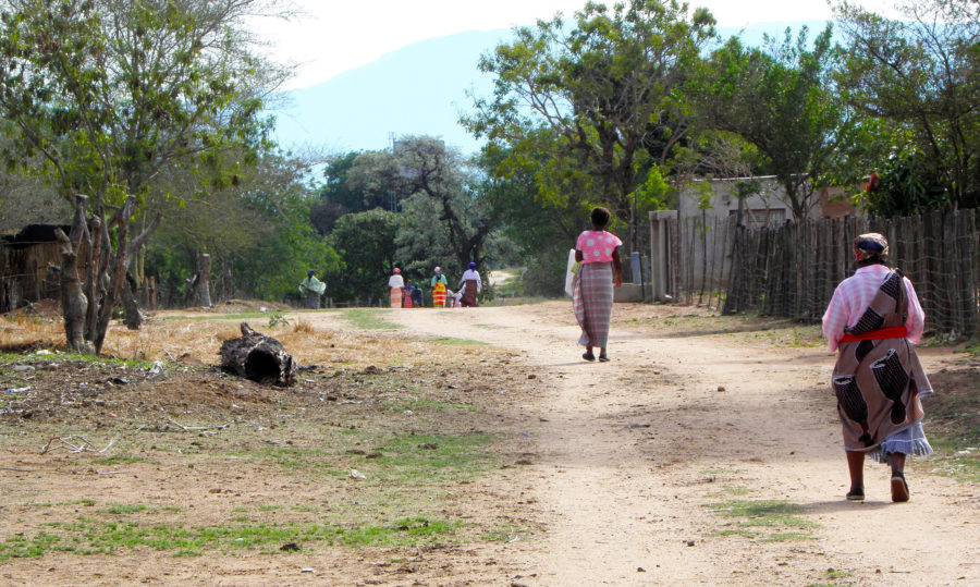 Land Rovers, maisons et whisky: Gold Rally apporte des richesses au Zimbabwe rural