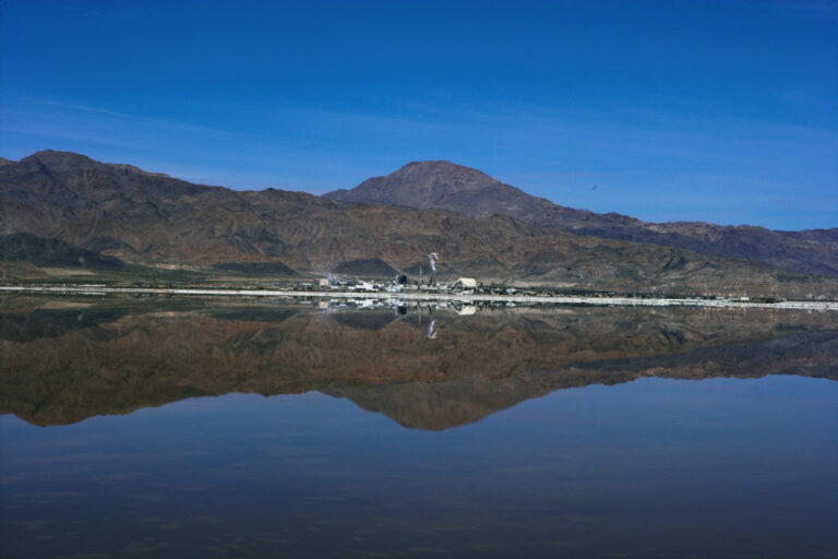 Searles Valley Minerals pour remplacer les 2 dernières centrales électriques au charbon en Californie avec la technologie solaire