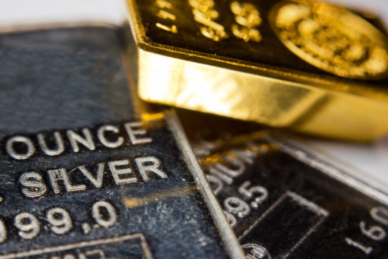 Silver Price se rassemble encore 2%, reflétant les gains YTD de Gold