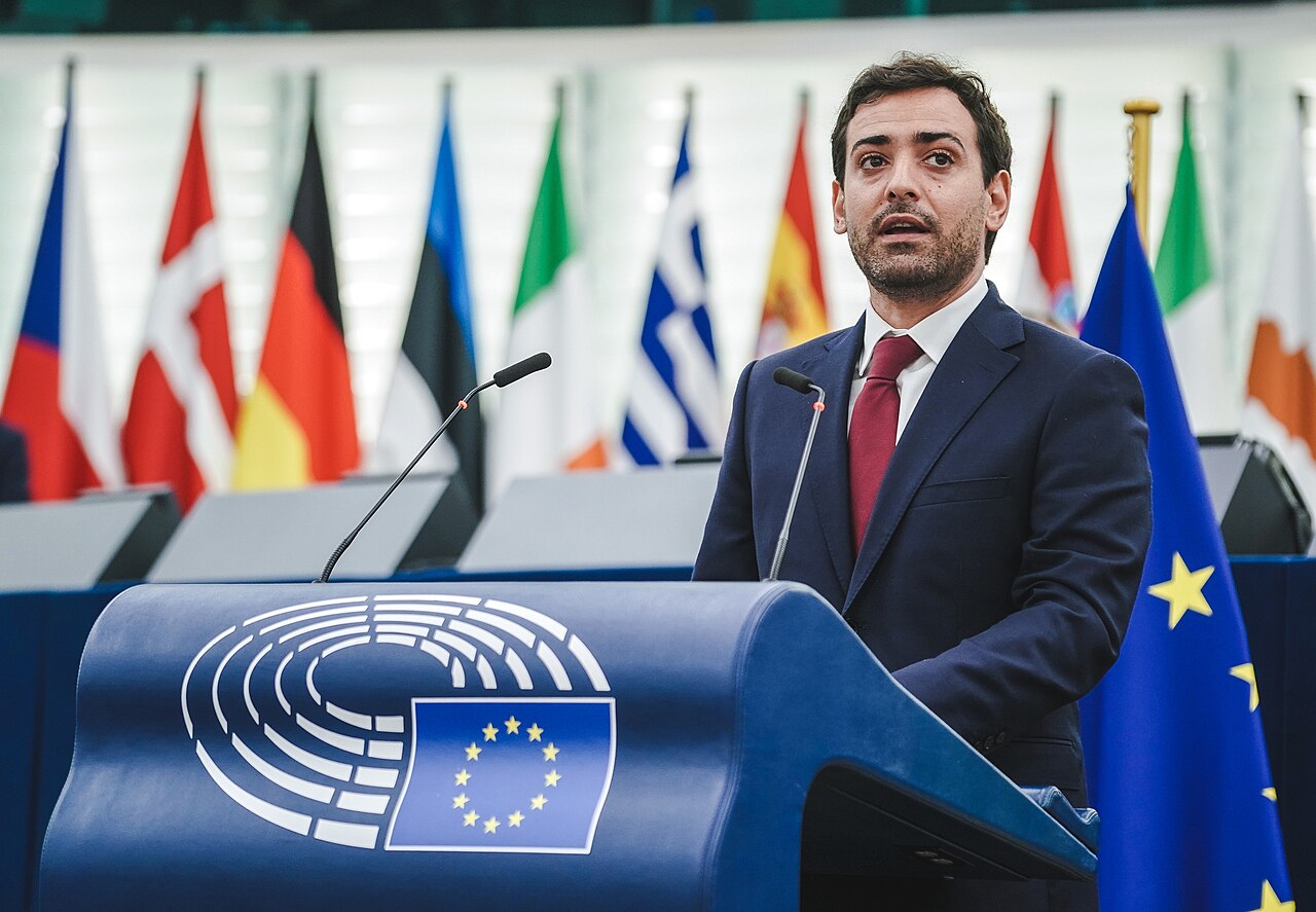 L'UE a besoin de réserves stratégiques de terres rares contre la menace chinoise, dit le commissaire