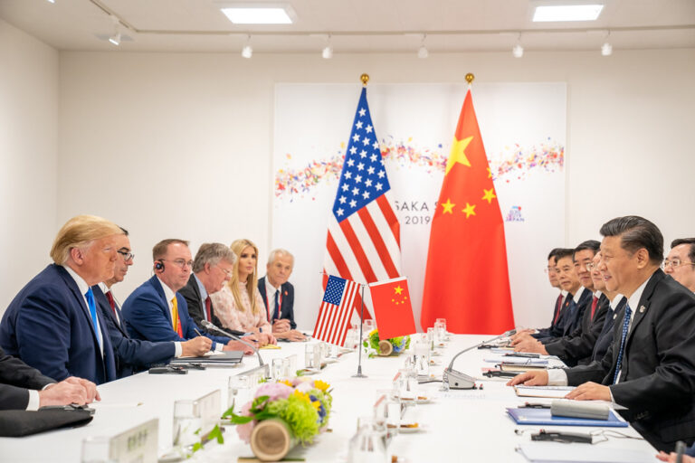 Trump, Xi susceptible de parler bientôt sur le litige du commerce des minéraux, disent les aides