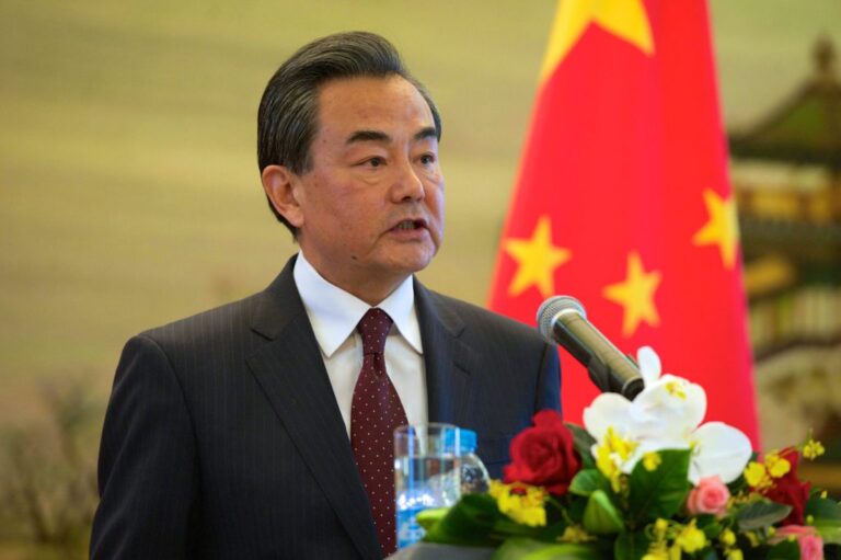 Le ministre chinois des Affaires étrangères rejette les inquiétudes européennes sur les terres rares