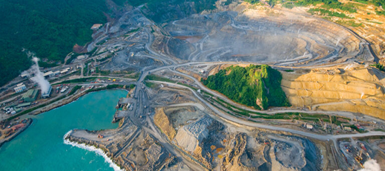 La réduction des coûts de Newmont aide à augmenter les bénéfices alors que les prix de l'or se rassemblent