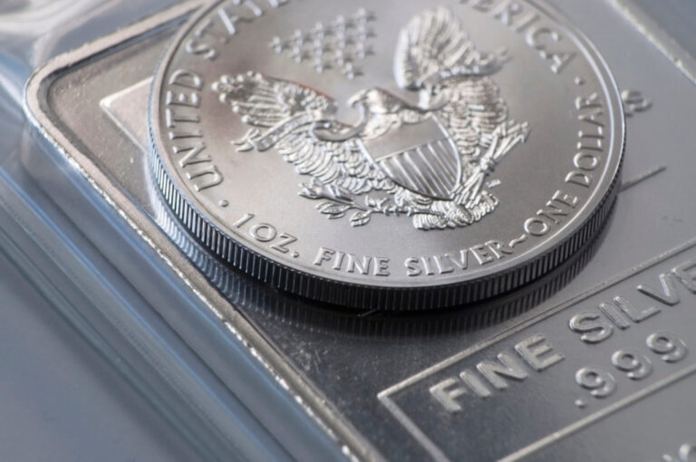 Le prix de l'argent atteint un niveau supérieur à 14 ans au milieu des tensions commerciales de montage