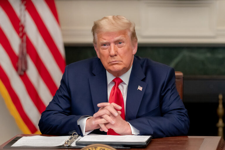 Trump dit que les importations d'or ne seront pas tariftées dans le sursis pour le marché