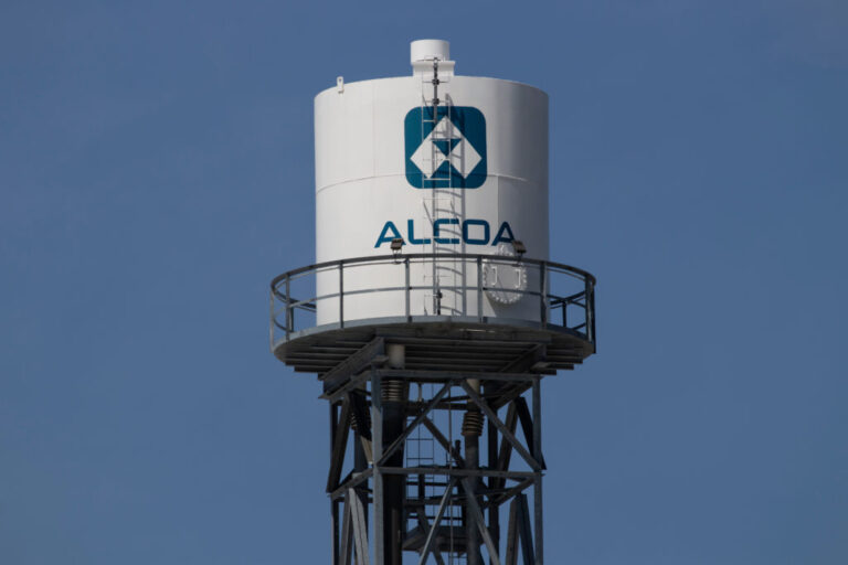 Alcoa estime que les tarifs douaniers sur les expéditions d'aluminium continuent d'augmenter