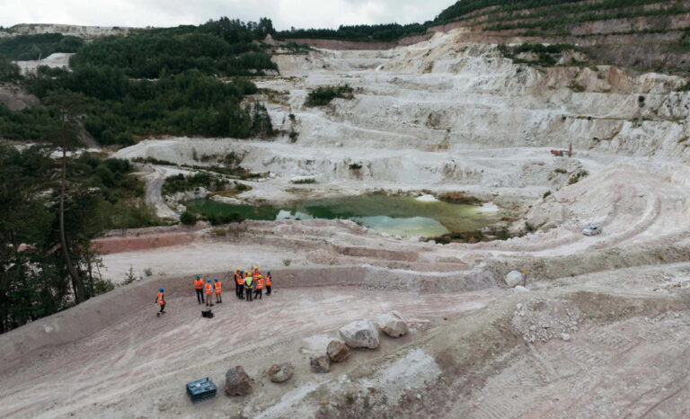 Imerys en pourparlers pour céder une participation minoritaire dans un projet de mine de lithium