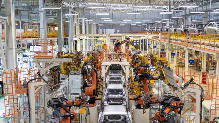 Un groupe de constructeurs automobiles prévient que le problème d'approvisionnement en puces Nexperia pourrait rapidement perturber la production américaine