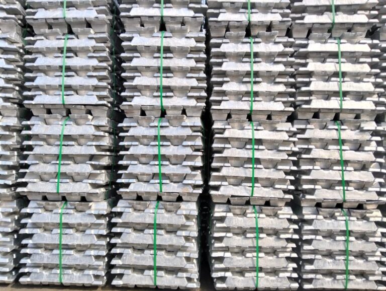 Chronique : Les fonds accumulent des paris haussiers records sur l'aluminium alors que le discours du marché change