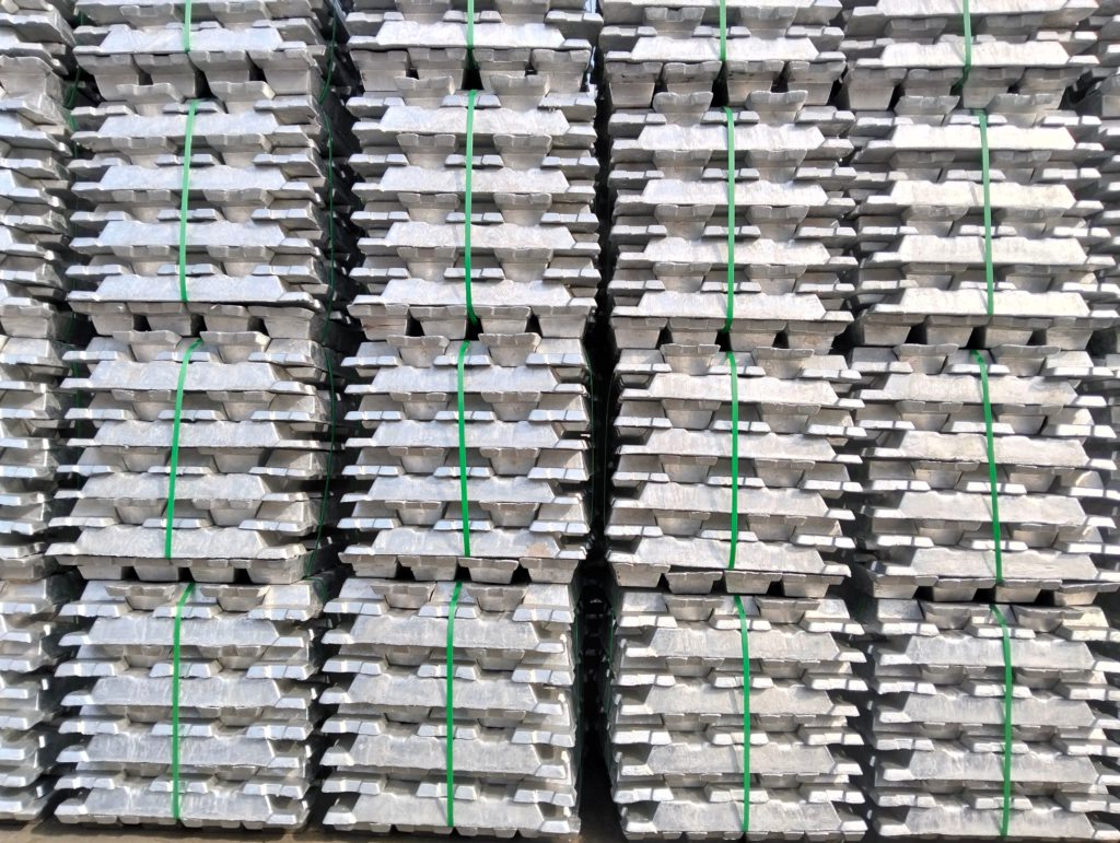 Chronique : Les fonds accumulent des paris haussiers records sur l'aluminium alors que le discours du marché change
