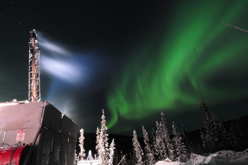 Freegold fore de larges interceptions en Alaska