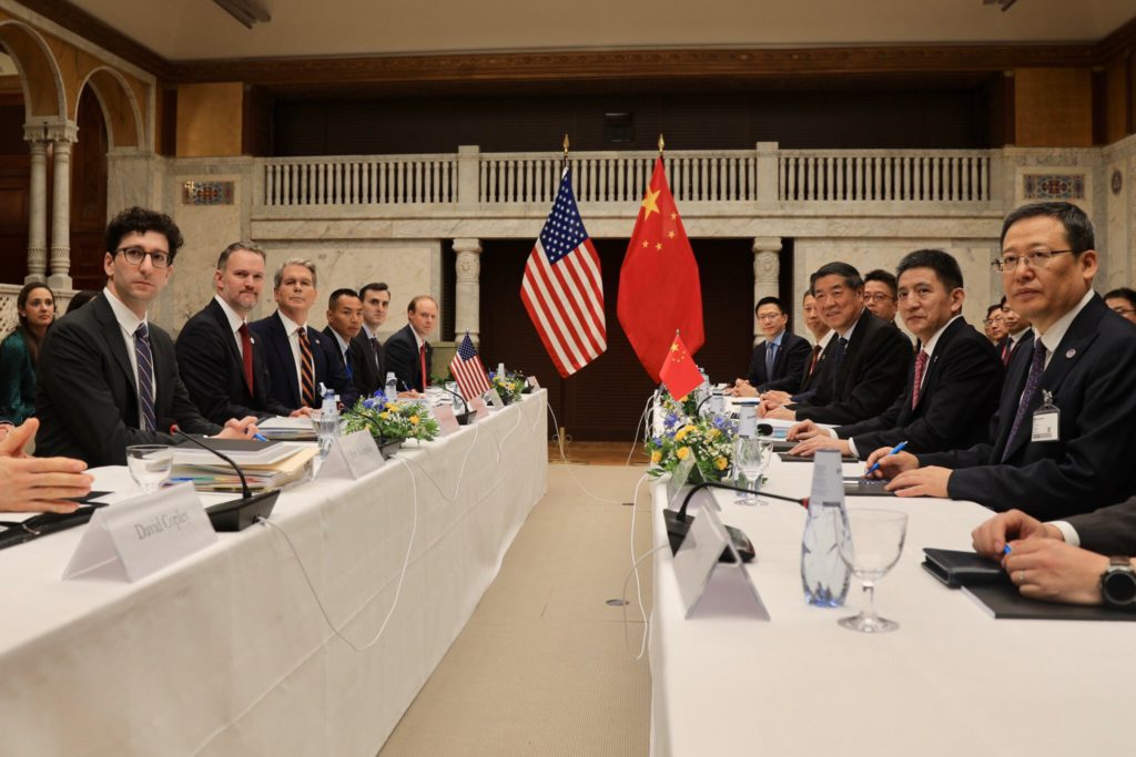 L'accord sur les terres rares avec la Chine sera "espéré" conclu d'ici Thanksgiving, dit Bessent
