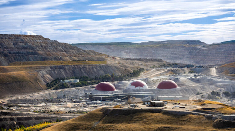 Teck a eu des discussions intermittentes avec son partenaire rival d'Anglo pendant deux ans
