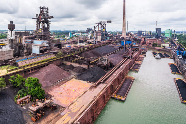 Salzgitter reprend la coentreprise sidérurgique HKM et met fin au conflit avec Thyssenkrupp