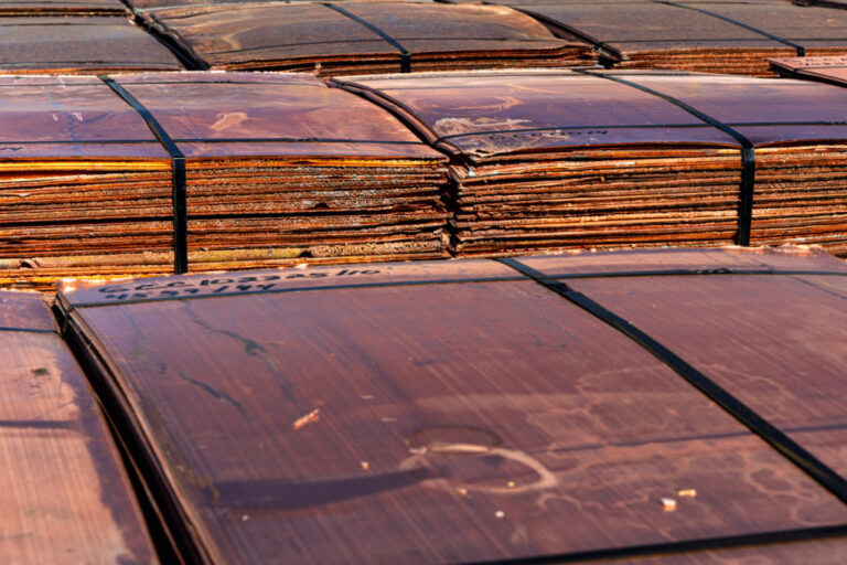 Le prix du cuivre baisse alors que les stocks du LME atteignent leur plus haut niveau depuis plus de six ans