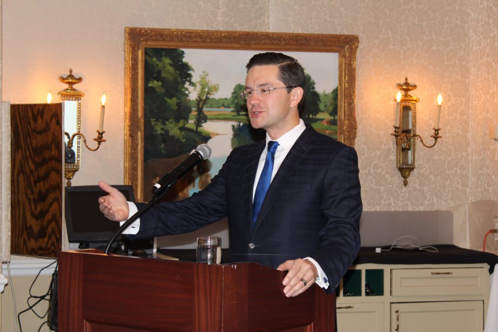 Poilievre dit que le Canada peut utiliser le pétrole et les minéraux pour influencer Trump sur les tarifs douaniers