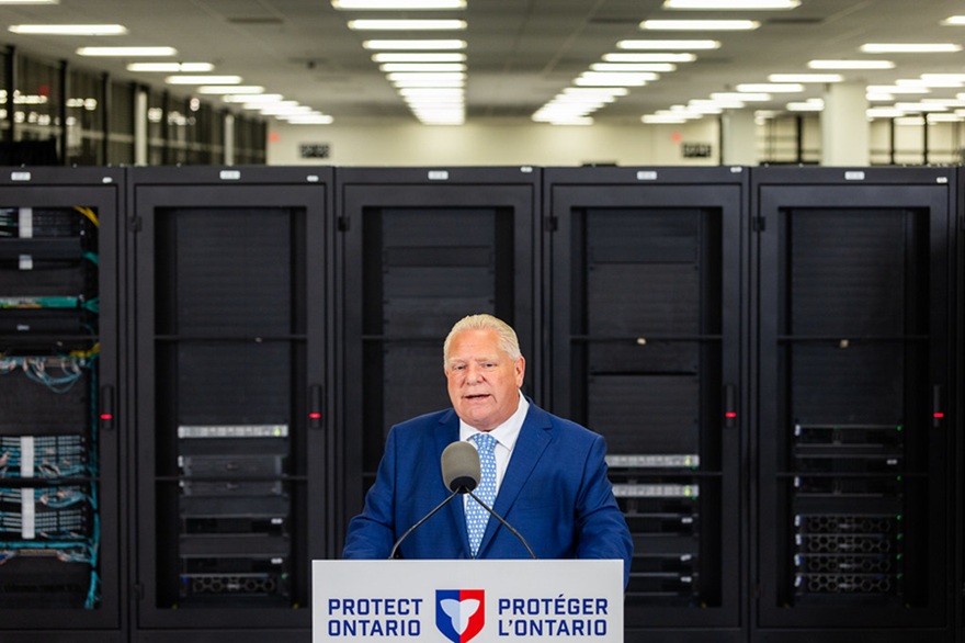 L'Ontario est prêt à couper l'électricité et les minéraux essentiels aux États-Unis dans un contexte de guerre commerciale