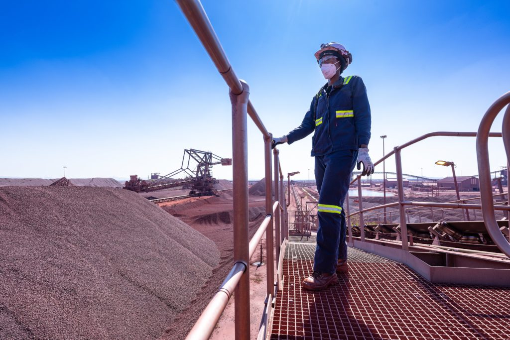 La perte d'Anglo American au premier semestre diminue et augmente le dividende alors que la fusion de Teck attend son approbation
