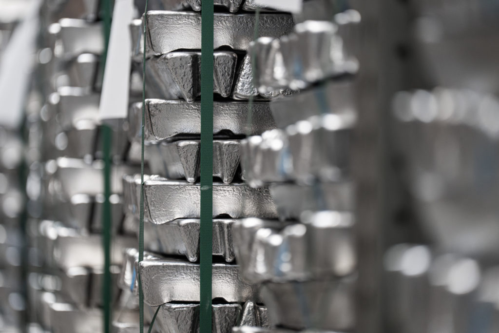 La prime de l'aluminium diminue alors que les États-Unis s'apprêtent à réduire les droits de douane sur le métal canadien