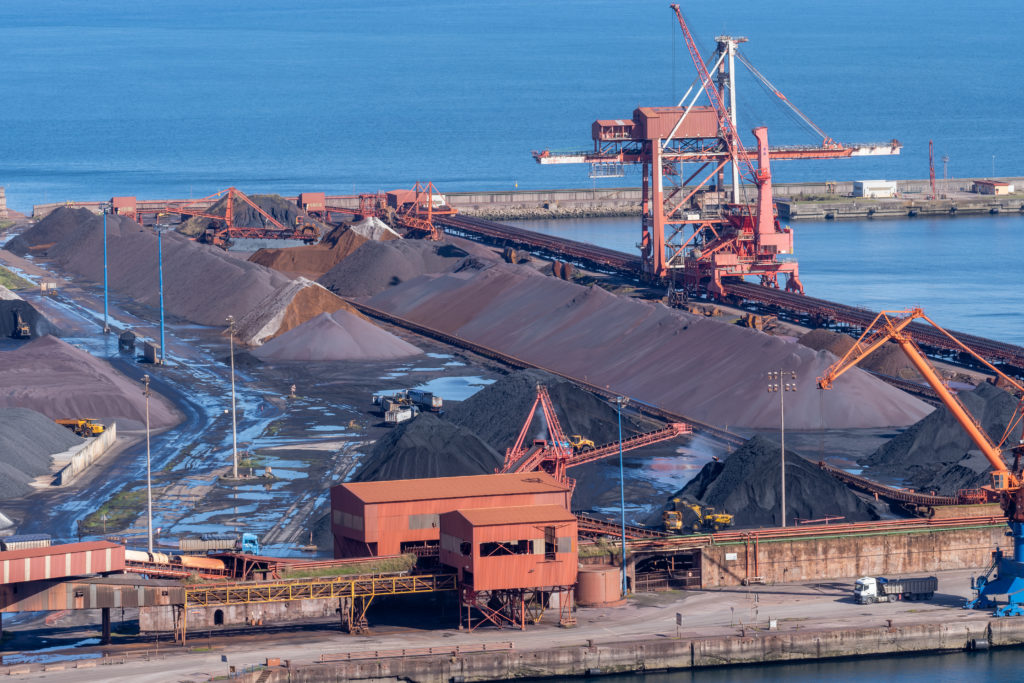 Le négociant en matières premières IXM étend son portefeuille au minerai de fer
