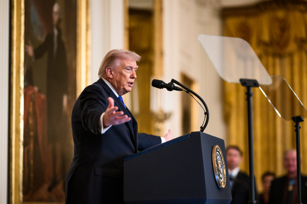 Trump déplore le manque d'aluminium américain au milieu d'un conflit commercial avec le Canada