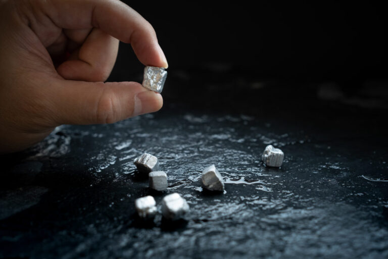 Article d’opinion : Comment l’obscur yttrium est devenu un point chaud mondial